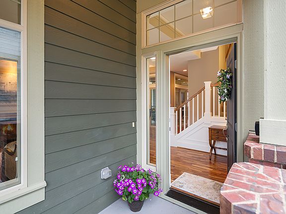 4th image of 1793 28th Ave NE