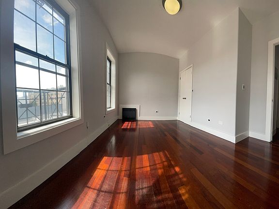 2nd image of 118 Lexington Ave #3R