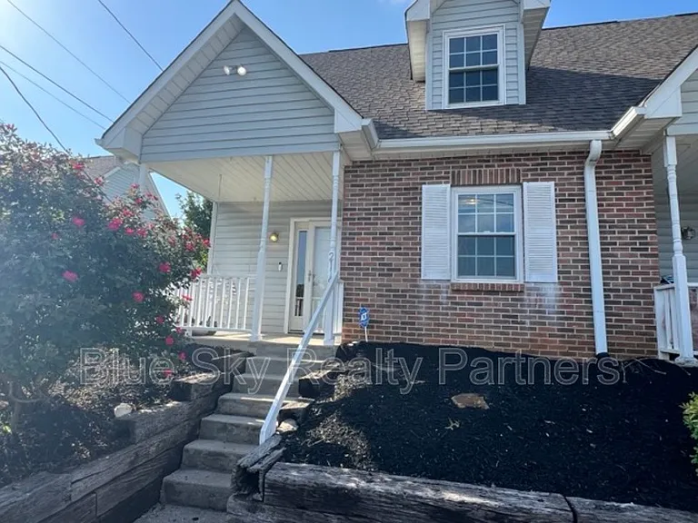 2119 Silverbrook Dr — Photo 1