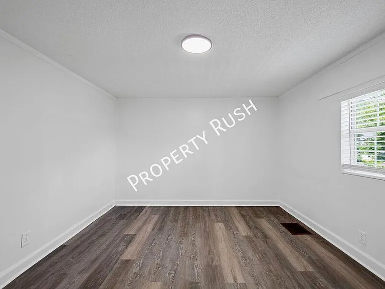 424 Hedgewood Dr — Photo 14