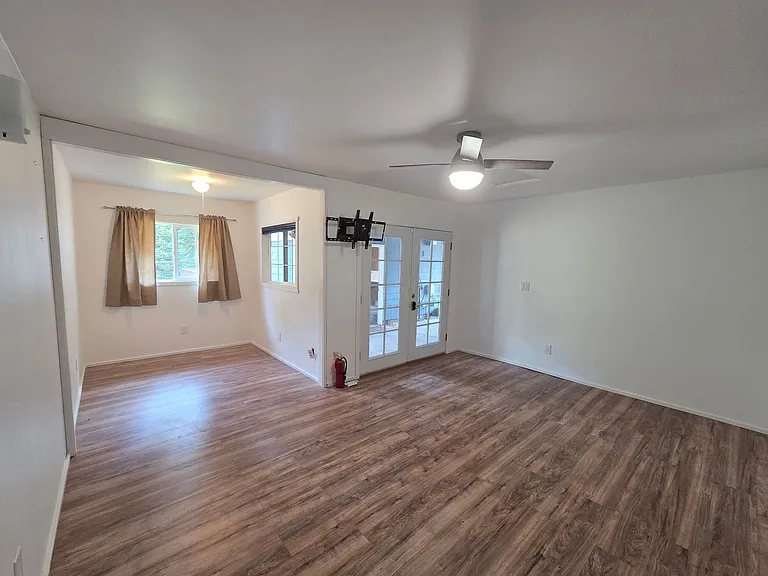1290 NE Fairgrounds Rd — Photo 26