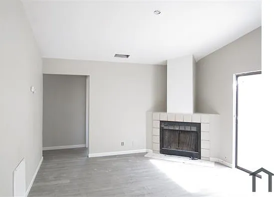 3 bed, 1023 sqft, $1,700 — Photo 2