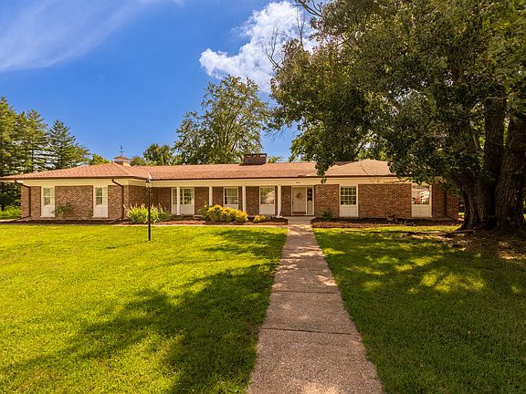 3rd image of 604 N Beadle Dr