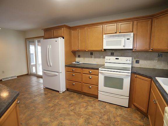 4th image of 604 10th St NE
