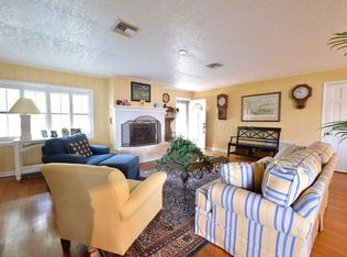 922 Old Eustis Rd, Mount Dora, FL 32757