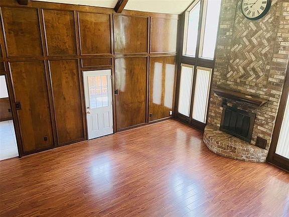 3rd image of 2274 Woodland Springs St