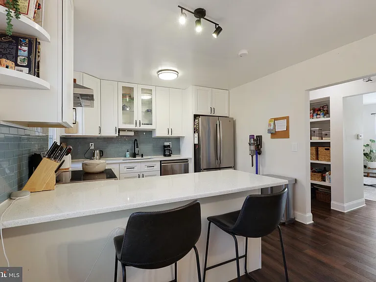 3290 Applegate Ct — Photo 4