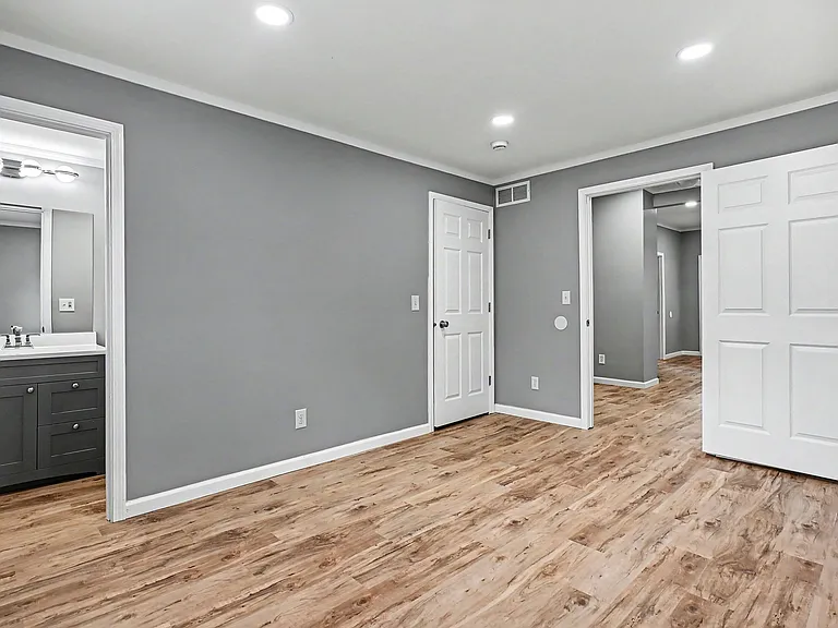 1219 E Madison St — Photo 9