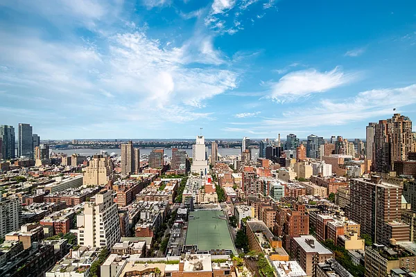 Rented by REAL New York | media 9