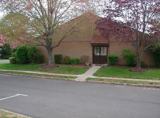 2 Dickinson Ct, Red Bank, NJ 07701