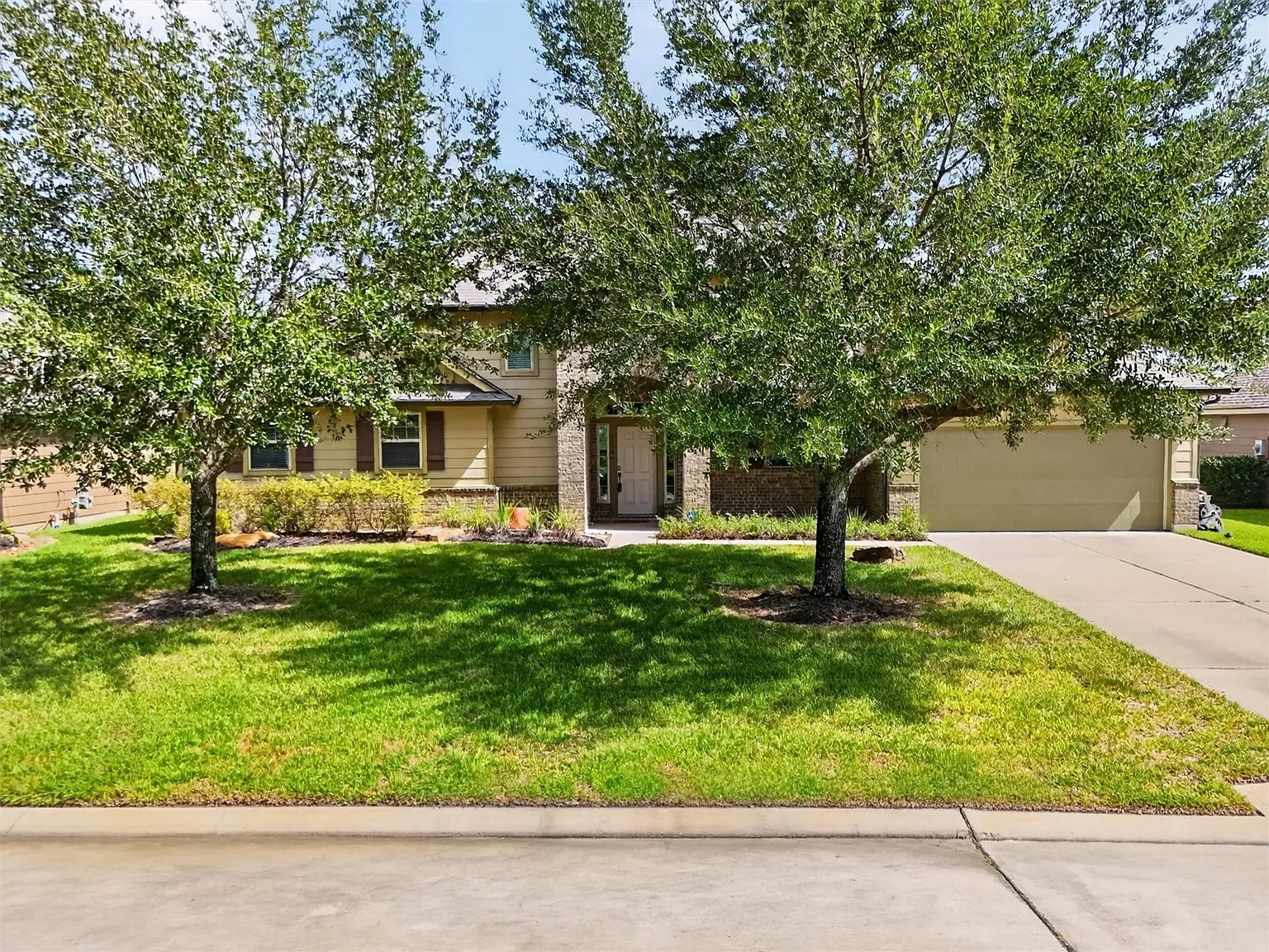 4 bed, 3.0 bath, 2384 sqft, $2,795 — Photo 2
