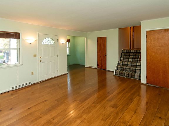 5th image of 332 Circle Drive