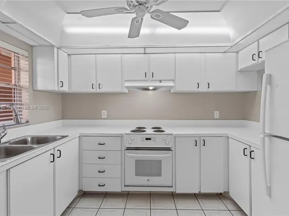 9470 Live Oak Pl APT 304, Fort Lauderdale, FL 33324