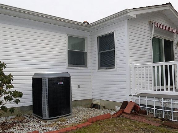 4th image of 24 Westport Dr