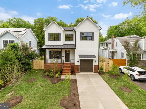 923 17th St S, Arlington, VA 22202