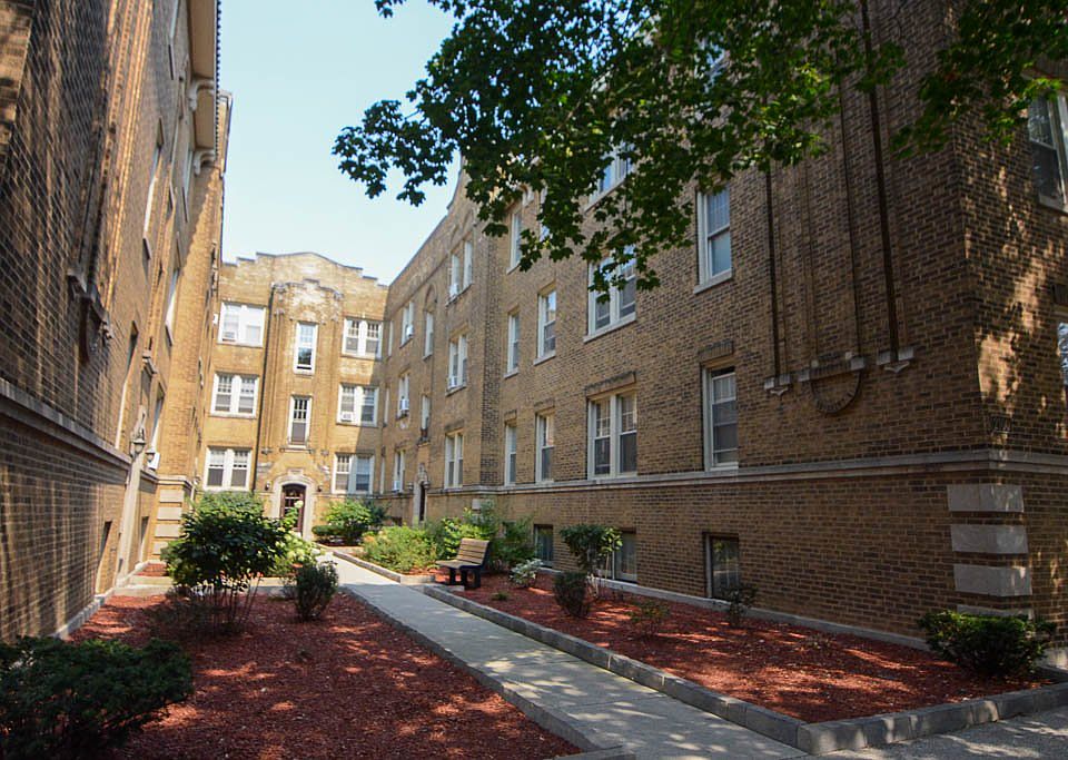 1st image of 2110 W Ainslie St APT 3S
