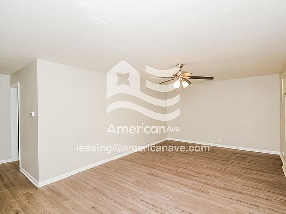 1293617_003_living_room_13940838.jpg
