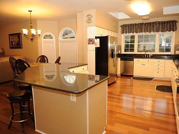 5th image of 43156 Wintergrove Dr