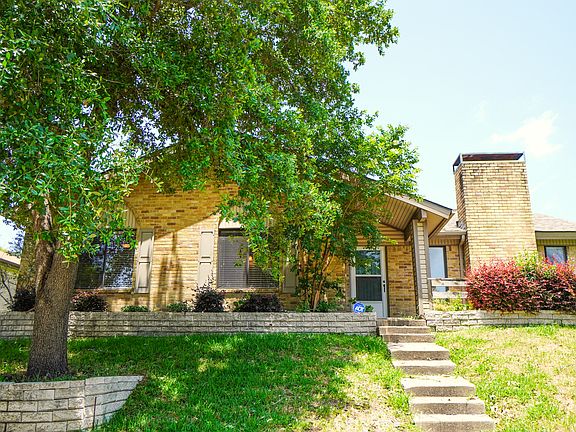 3rd image of 4734 Cliffwood Dr