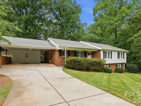 926 Shady Bluff Dr, Charlotte, NC 28211