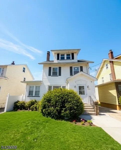 1580 Summit Ave #3