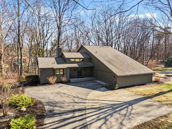 687 Lugers Rd, Holland, MI 49423