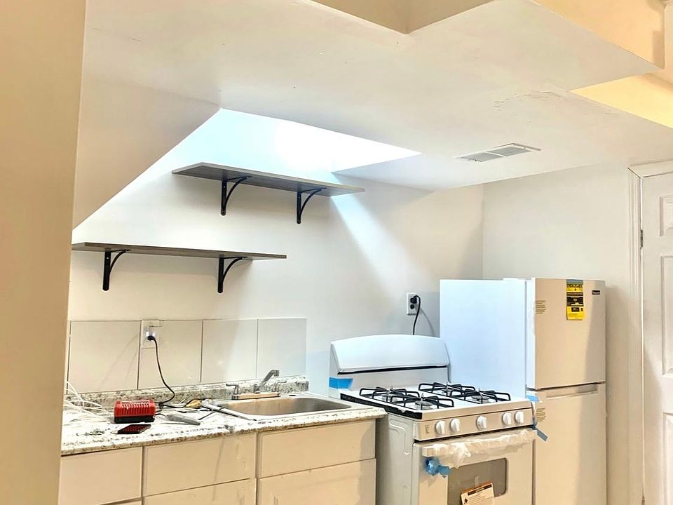 1st image of 2942 Throop Ave #2