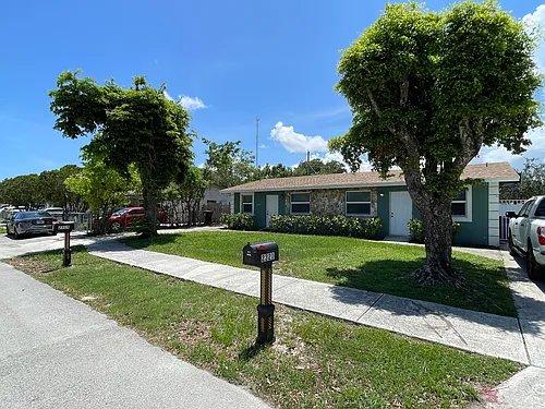 2321 NW 23rd Ln #2 Photo 1