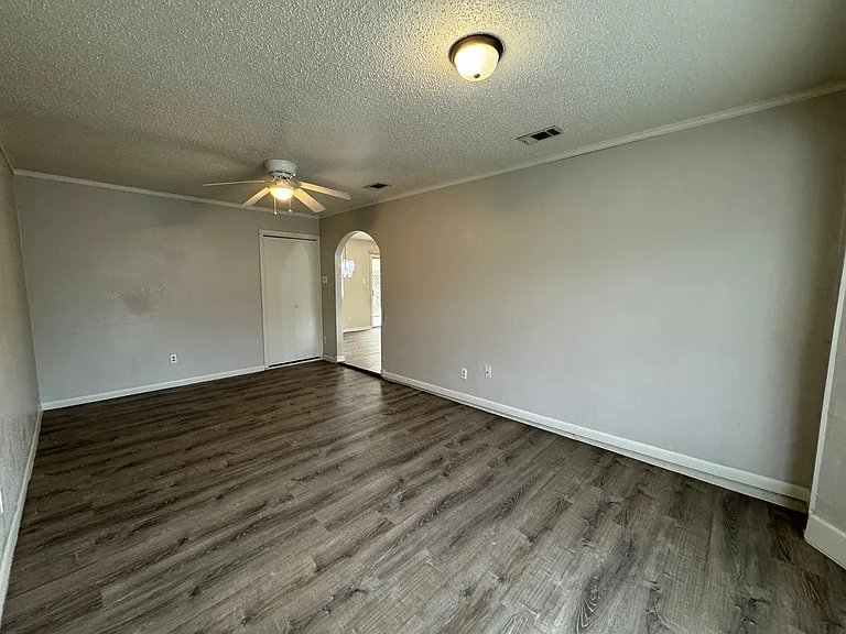 1402 Hammond Dr — Photo 18