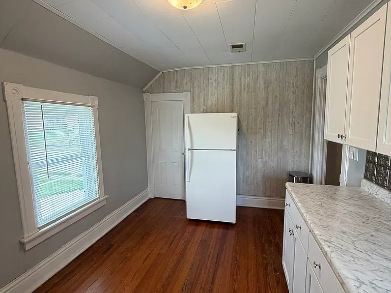 1117 W High St #B — Photo 9