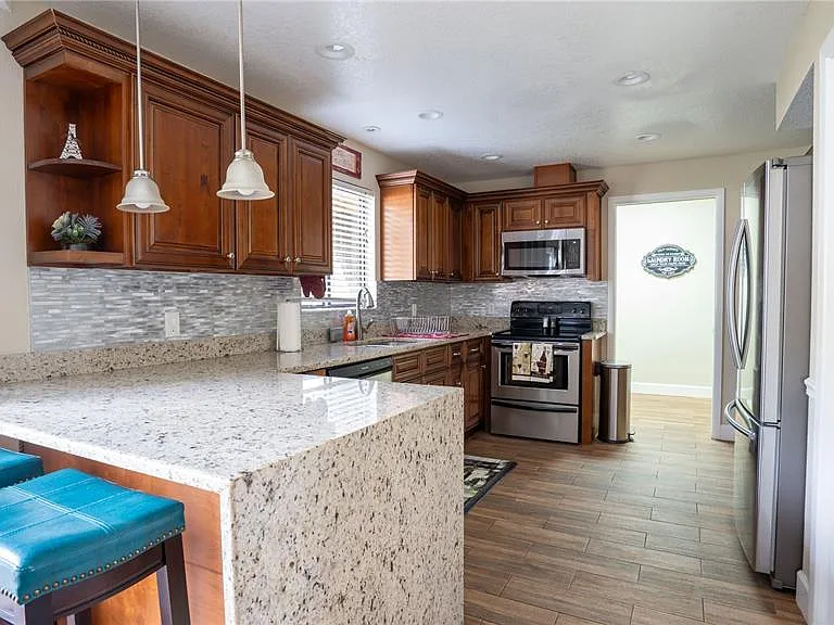 5008 E Liberty St — Photo 3