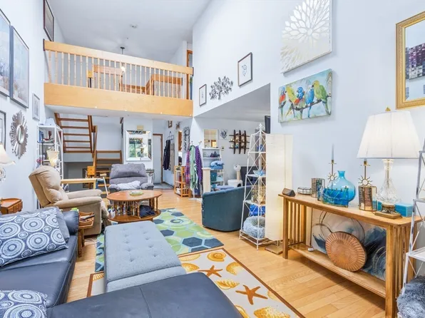 14 Grove Sq, Randolph, MA 02368