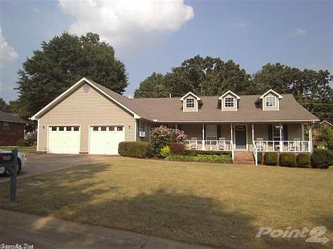 1st image of 306 Live Oak Dr