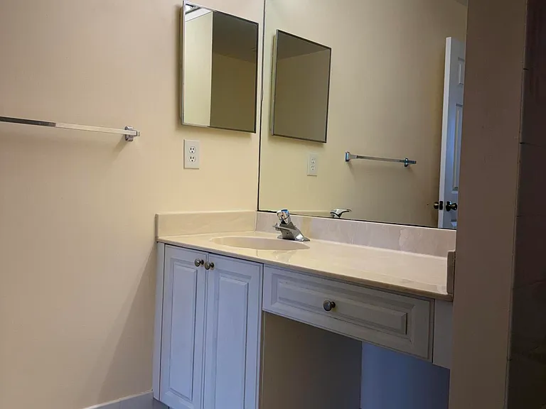 2100 Greenview Shores Blvd #511 — Photo 10