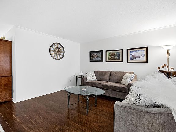 5th image of 22700 Balabanian Cir