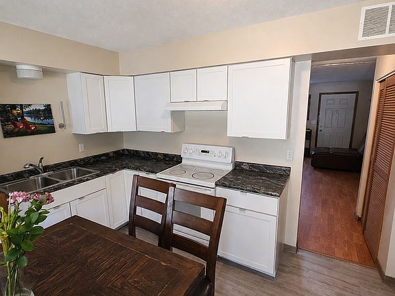 2nd image of 726 Marshall Ave