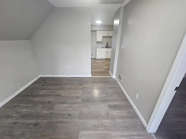7310 Camden Ave #UP — Photo 9