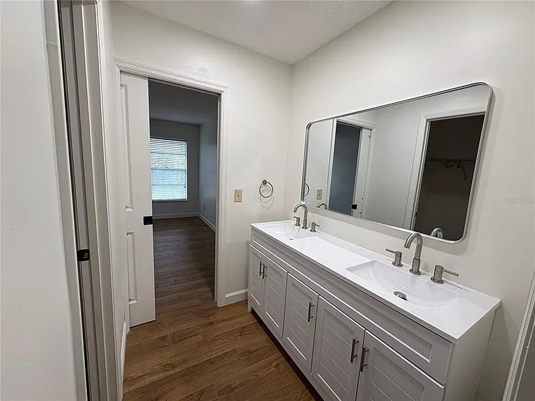 4824 Gallant Ln — Photo 15