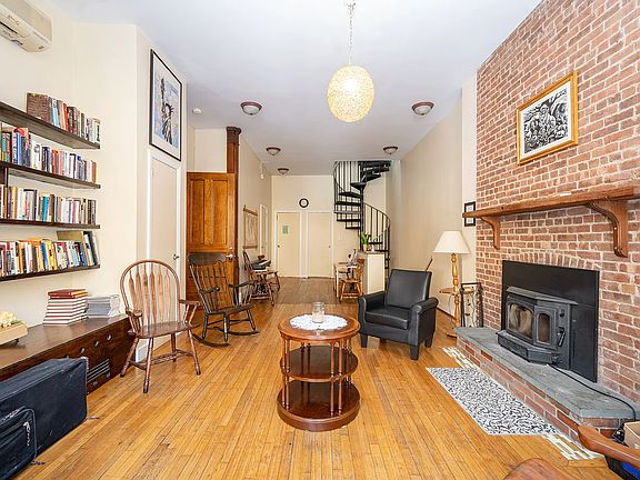 3rd image of 226 W 138th St