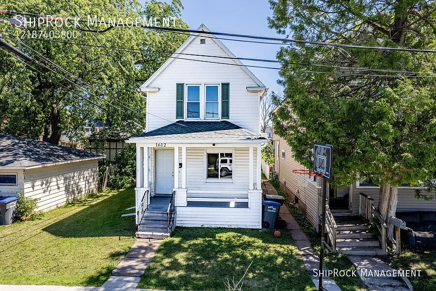 1612 Baxter Ave