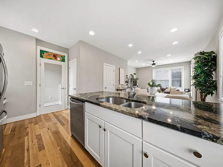 567 Lathrop St — Photo 16