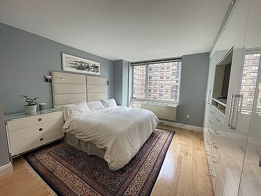4th image of 217 E 96th St APT 24H