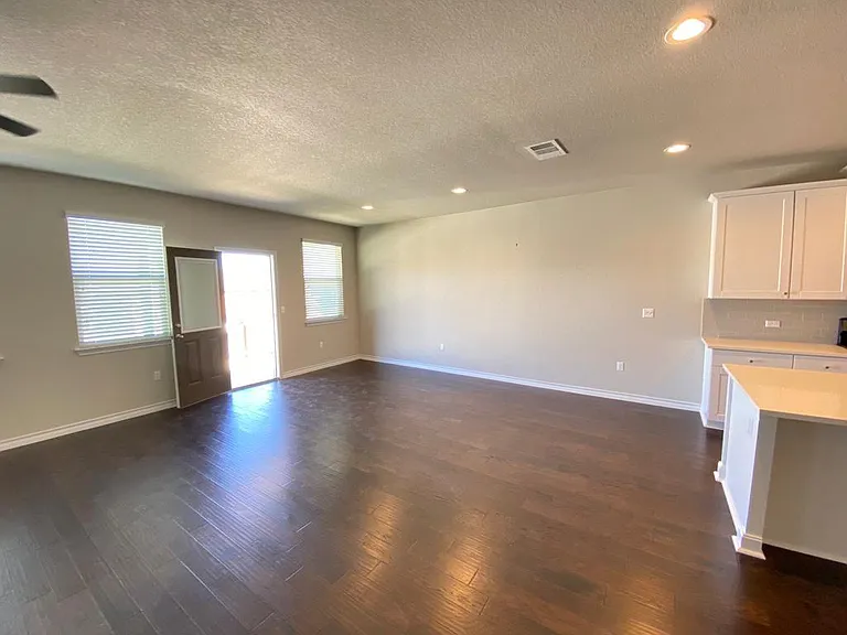 5904 Daly Dr — Photo 7