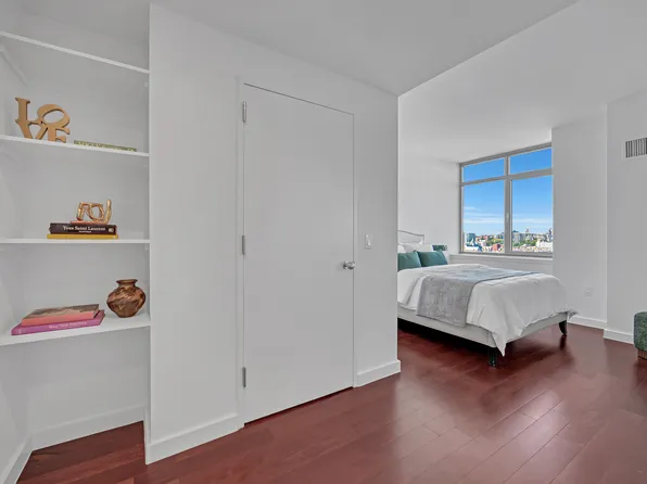 1485 5th Avenue image 11 of 24