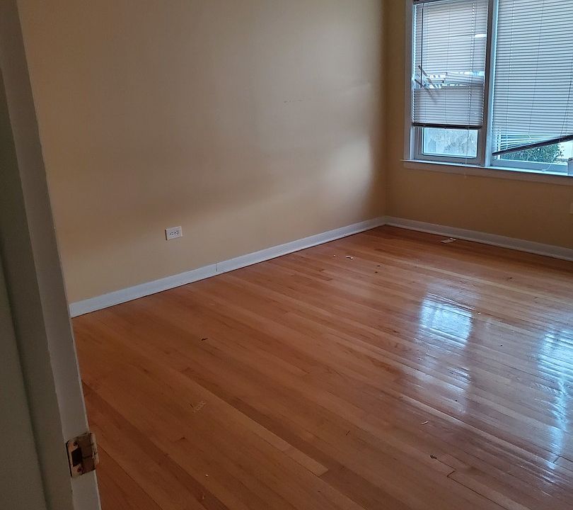 2nd image of 4770 N New England Ave APT Gd