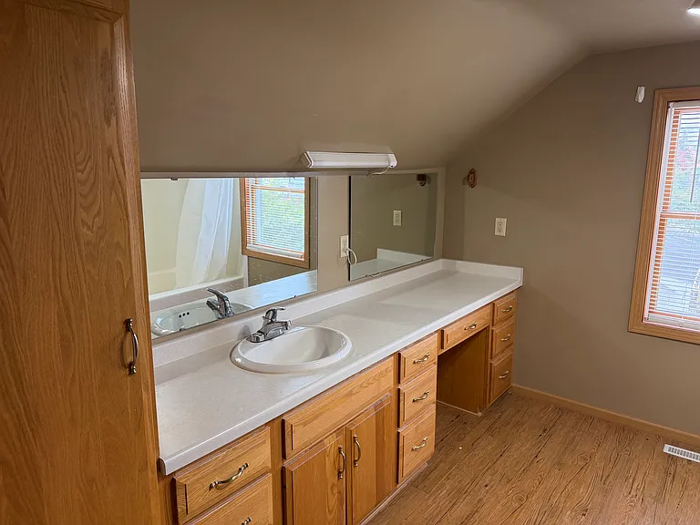 510 E Margaret St — Photo 9