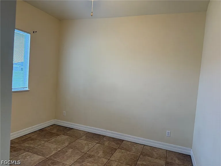 217 NE 21st Pl — Photo 28
