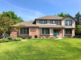 1616 Cranbrook Dr, Troy, MI