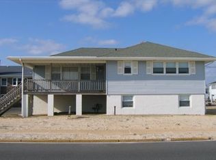 907 N Ocean Ave, Surf City, NJ 08008