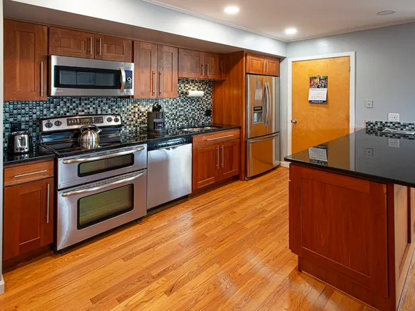 351 Pleasant St APT 11, Northampton, MA 01060